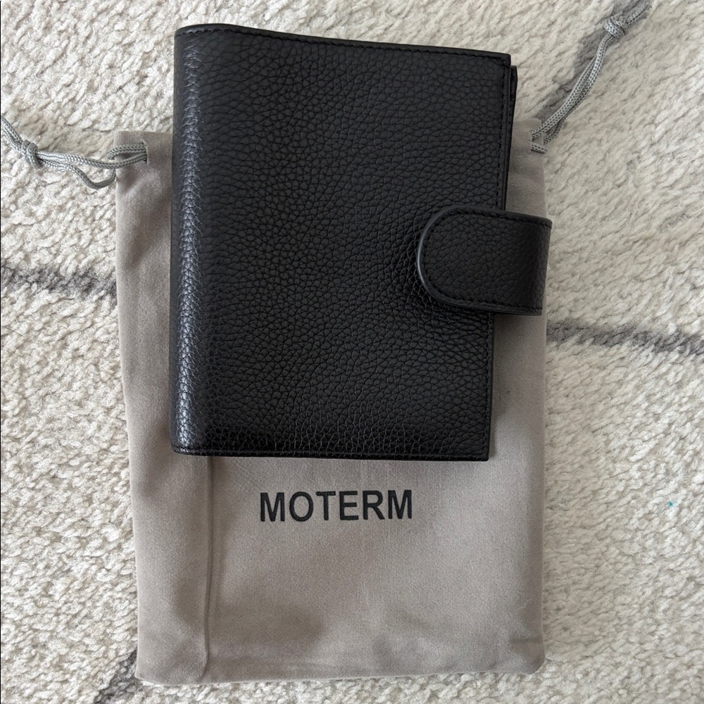 Moterm Black Leather Pocket Rings / Wallet